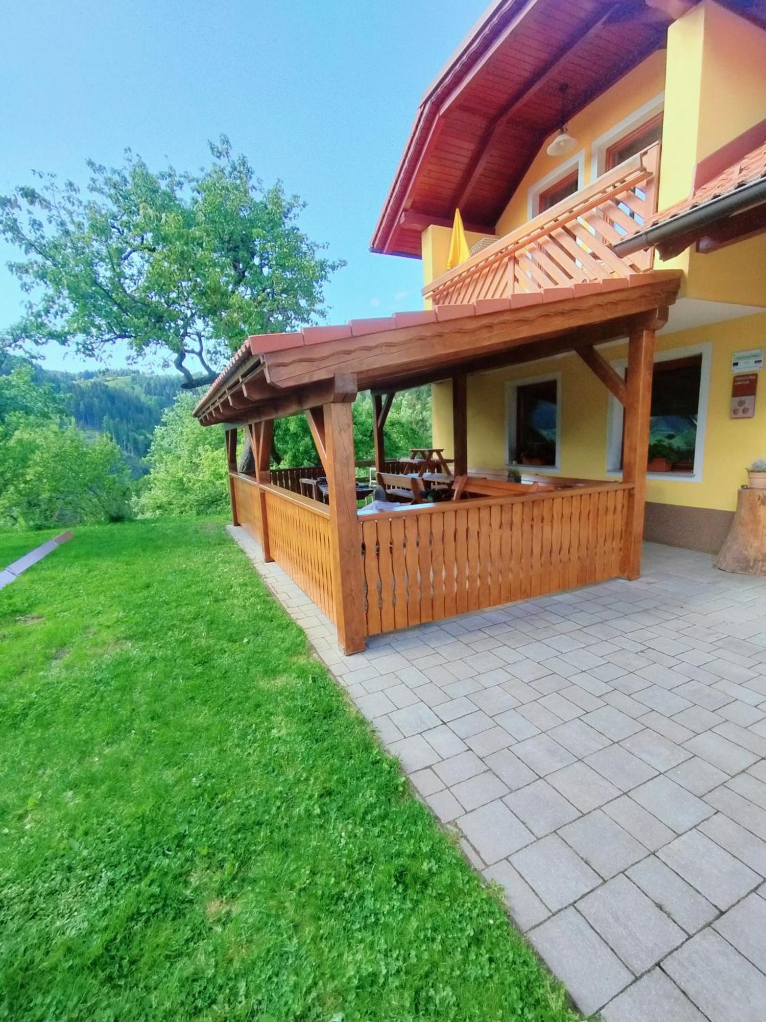 Apartments Organic Tourist Farm Gradisnik Prevalje Exteriör bild