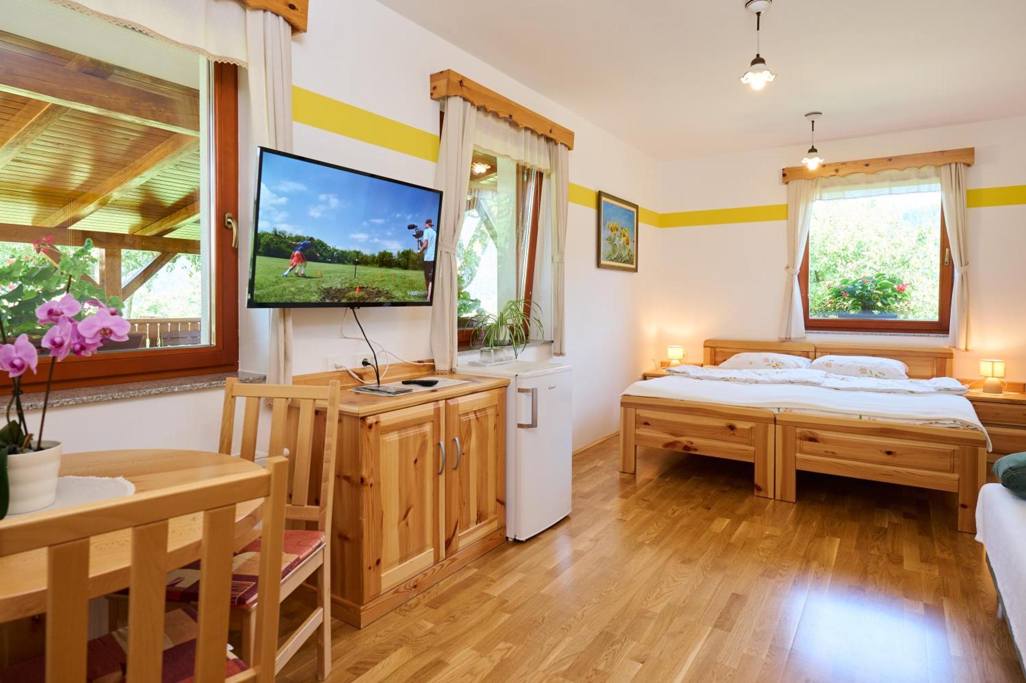 Apartments Organic Tourist Farm Gradisnik Prevalje Exteriör bild